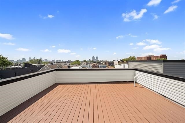 Building Photo - 27 Graham St