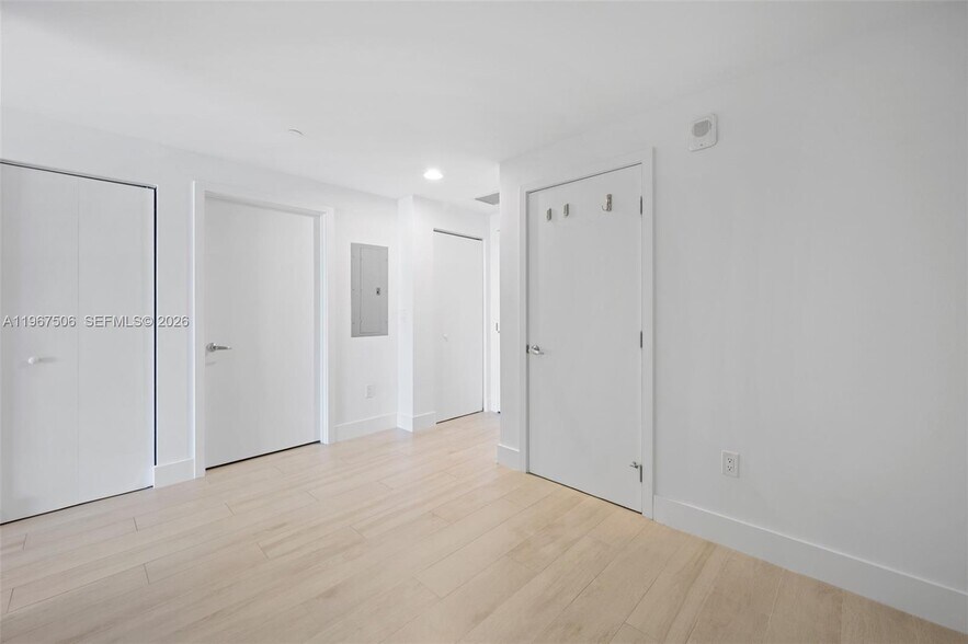 Building Photo - 16385 Biscayne Blvd