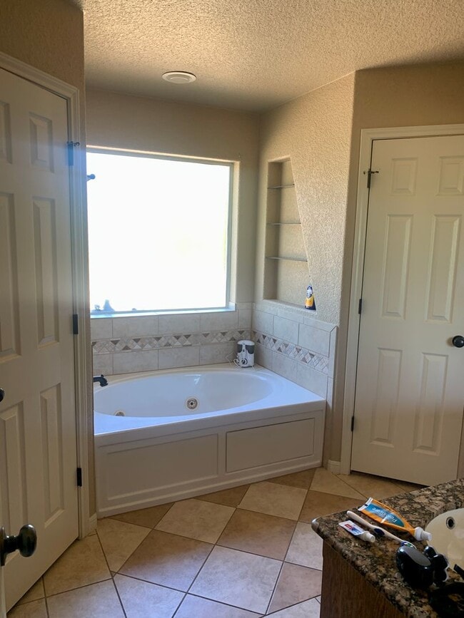 Building Photo - Fantastic Four Bedroom