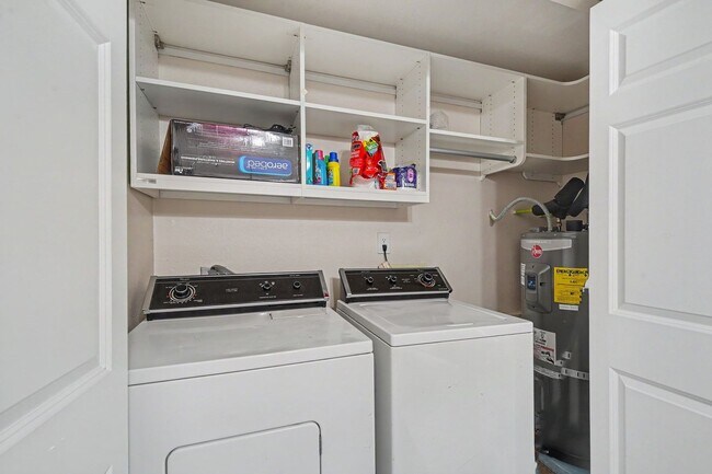 Building Photo - Charming Ground-Floor Condo in the Heart of Greenwood! $1,800 only!! August move in!