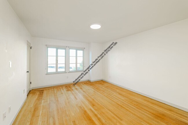 Building Photo - 31 Excelsior Ct