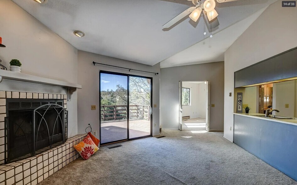 Building Photo - 4944 Summit Cir