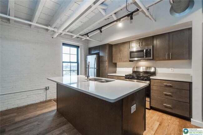 Building Photo - 107 Hamilton St