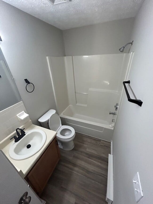 Building Photo - Rent Promotion - $500 off 2nd Month Rent if lease signed by 2/15/26.