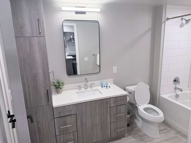 Building Photo - 1122 N Hudson St