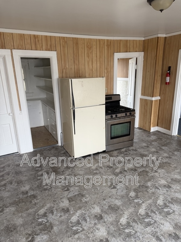 Building Photo - 2549 N Vel R. Phillips Ave