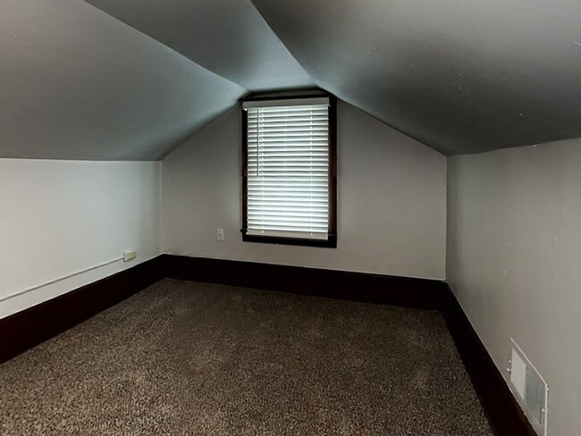 Building Photo - WINTER SPECIAL!! 3 Bedroom, 1 Bathroom Hou...