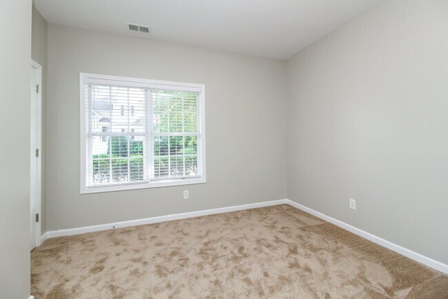 Building Photo - 5981 Tate Dr