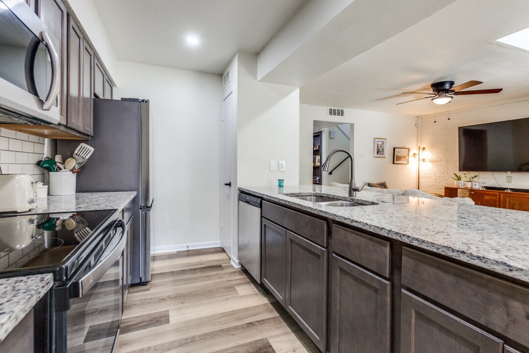 Building Photo - 4120 Towngate Blvd
