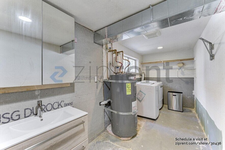 Building Photo - Unit