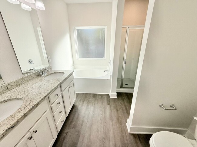 Building Photo - Spacious 3-Bedroom Home - Community Pool