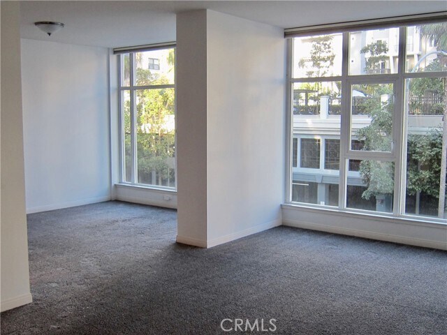 Building Photo - 411 W Seaside Way