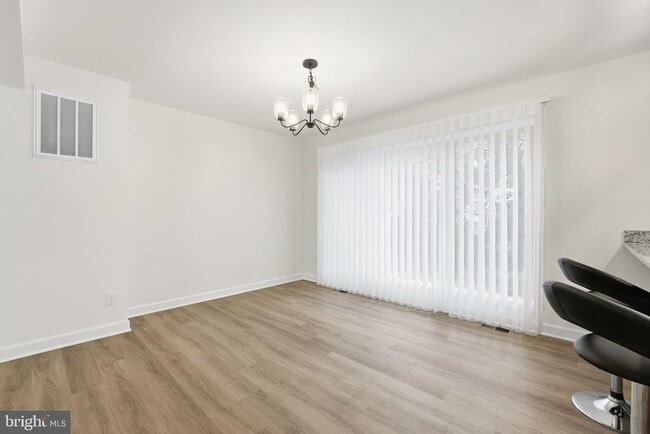 Building Photo - 139 Oak View St