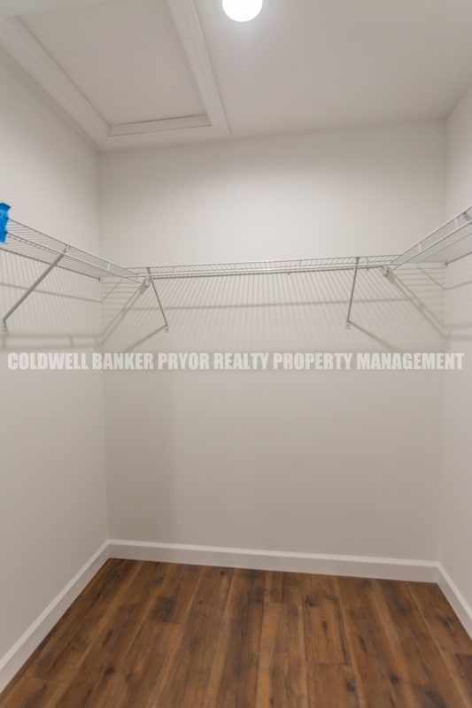 Building Photo - 360 Main St