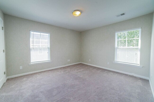 Building Photo - Available Now! ?? ?? ??!