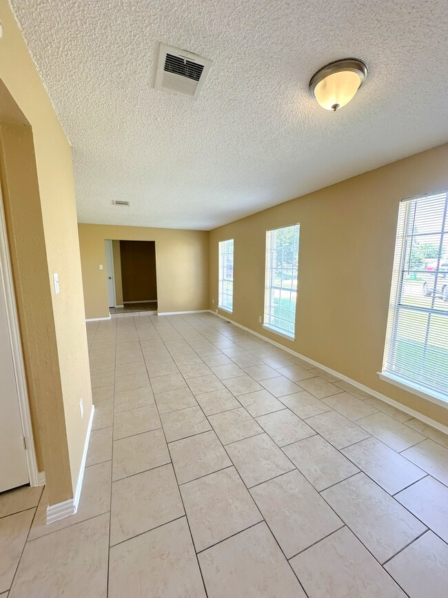 Building Photo - 12210 Roandale Dr