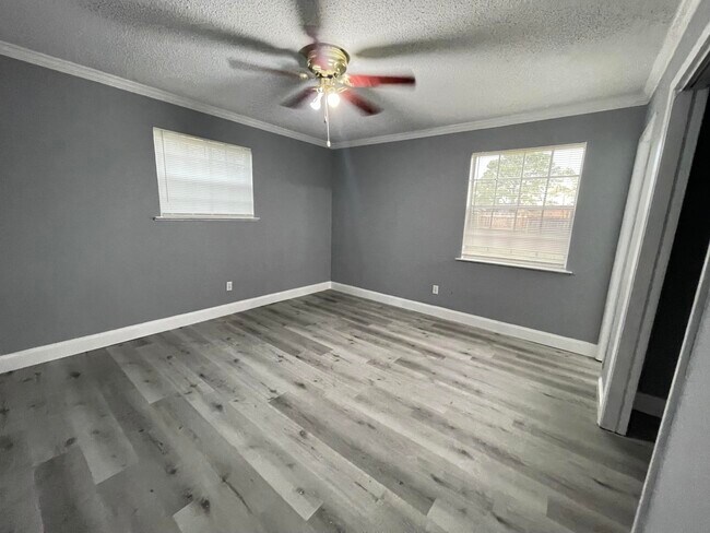 Building Photo - 1607 Date Palm Dr