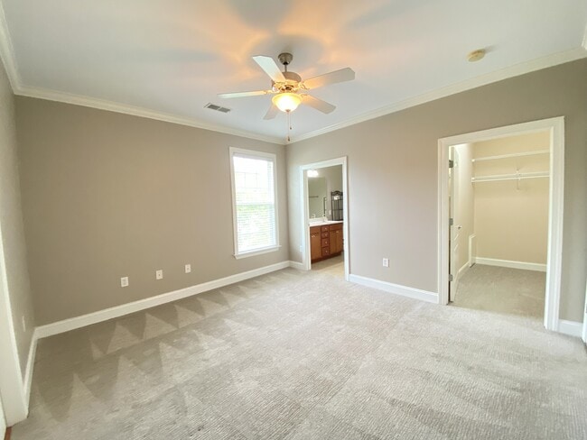 Building Photo - 411 Gallery Dr