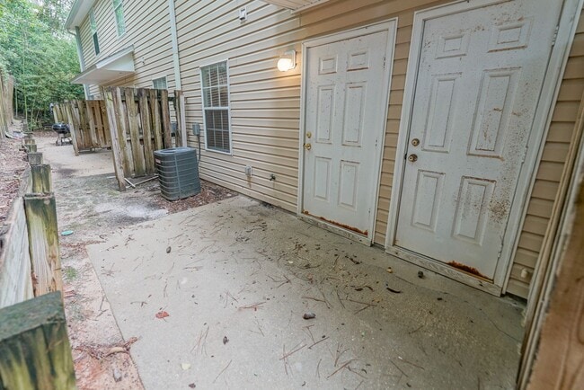 Building Photo - 241 Dixie Dr