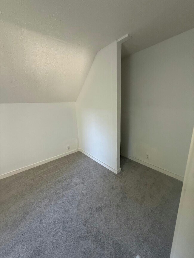 Building Photo - 9800 Kennedy Ave