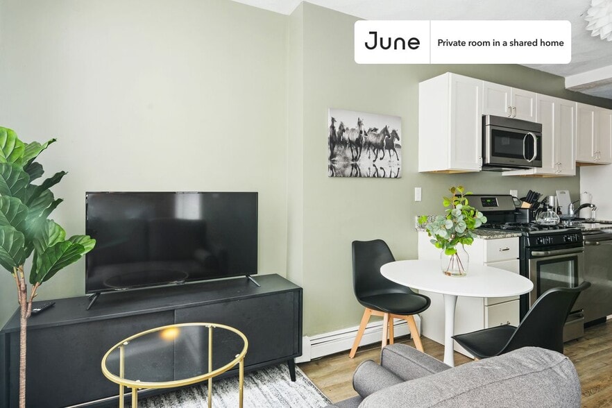 Building Photo - Room in Shared 3 bed/1 bath home