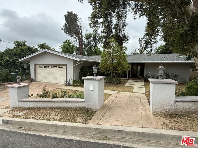 Primary Photo - 22320 Quinta Rd