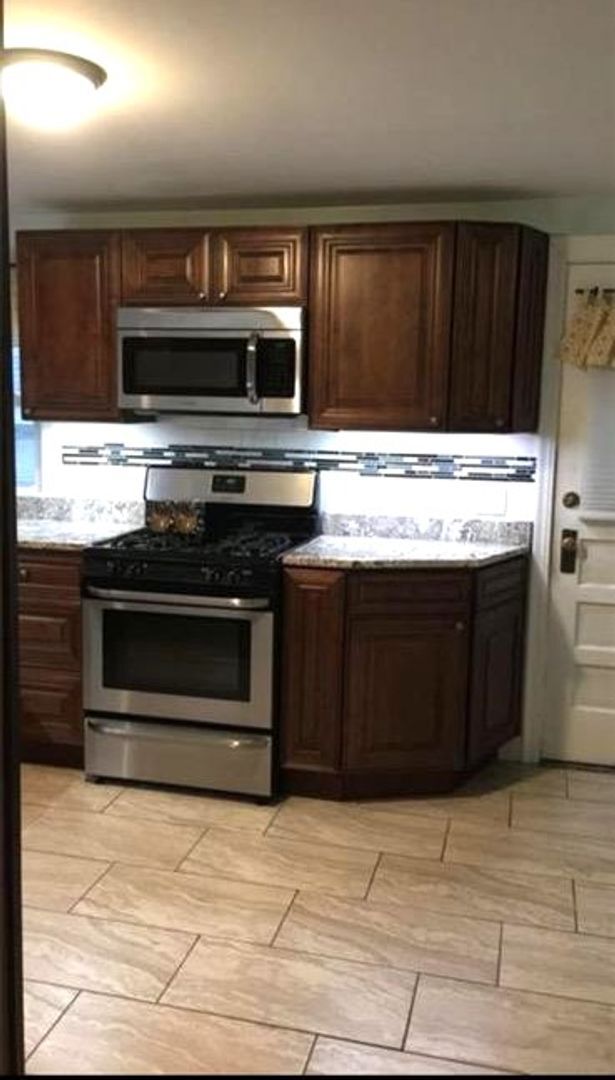 Building Photo - Cranston/Garden City – Two Bed Duplex - 1995