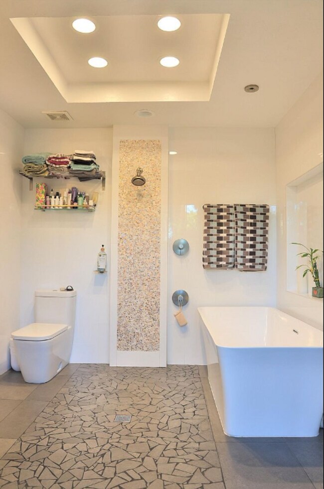 Building Photo - 1769 Ivy Rd