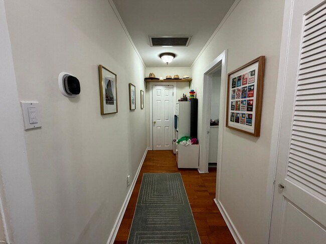 Building Photo - 3730 Edenhurst Ave