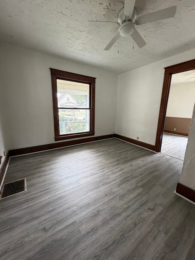 Building Photo - 633 S Apperson Way