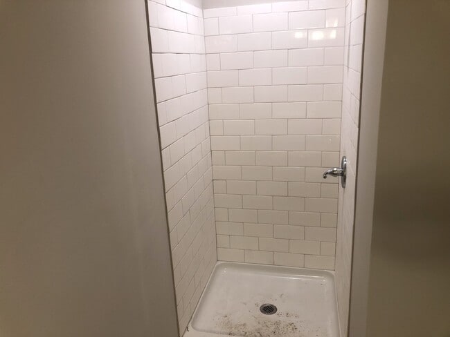 Building Photo - For Rent