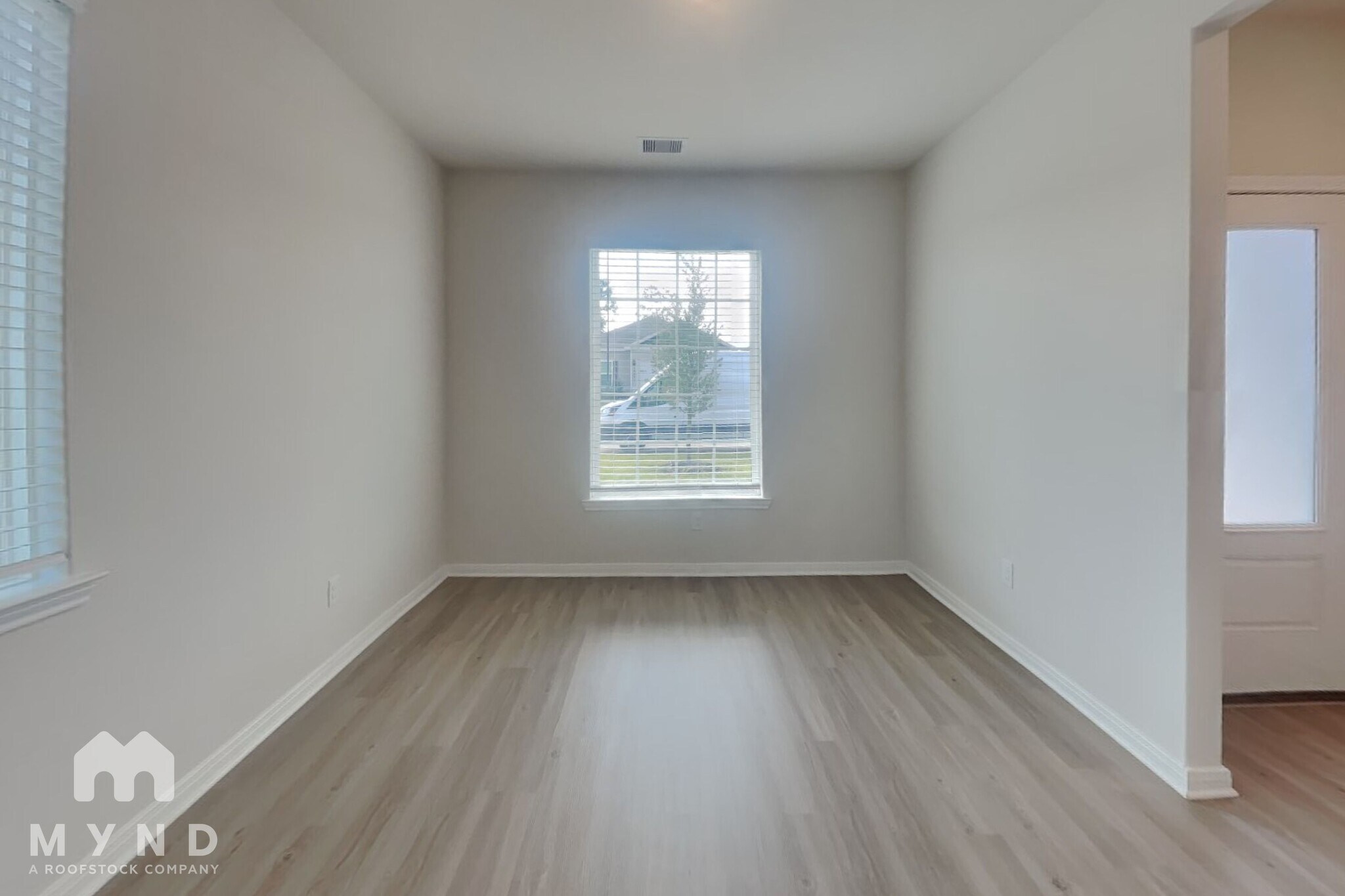 Building Photo - 15475 Maple Ter Dr