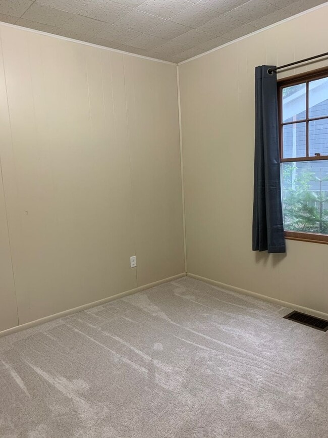 Building Photo - 2 bedroom 1 bath house located in Mullan, ...