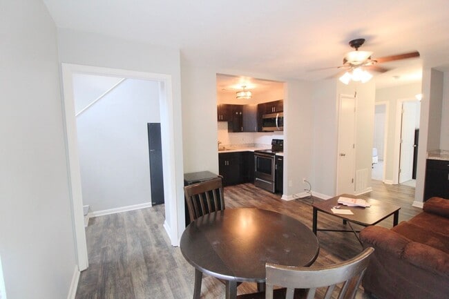 Building Photo - 1384 Bradley Dr