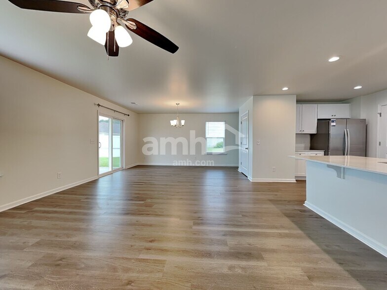 Building Photo - 202 Bellflower Cir