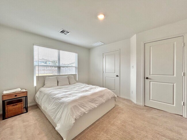 Building Photo - 3 BR / 2 BA Home for Rent in Hutto