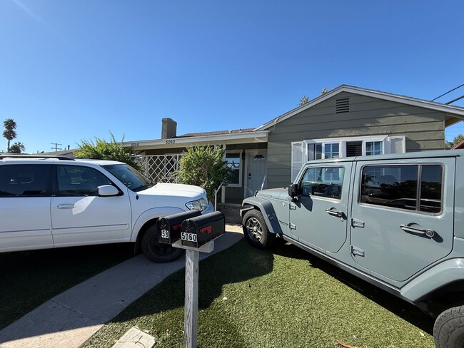 Building Photo - 7BD/4BA w/ Driveway Parking and Backyard!