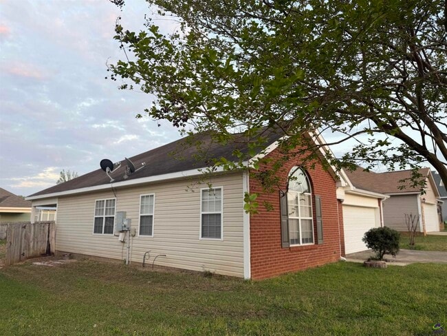 Building Photo - 510 Clover Trail