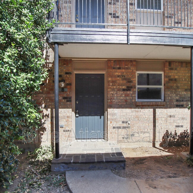 Building Photo - 4816 Wellesley Ave