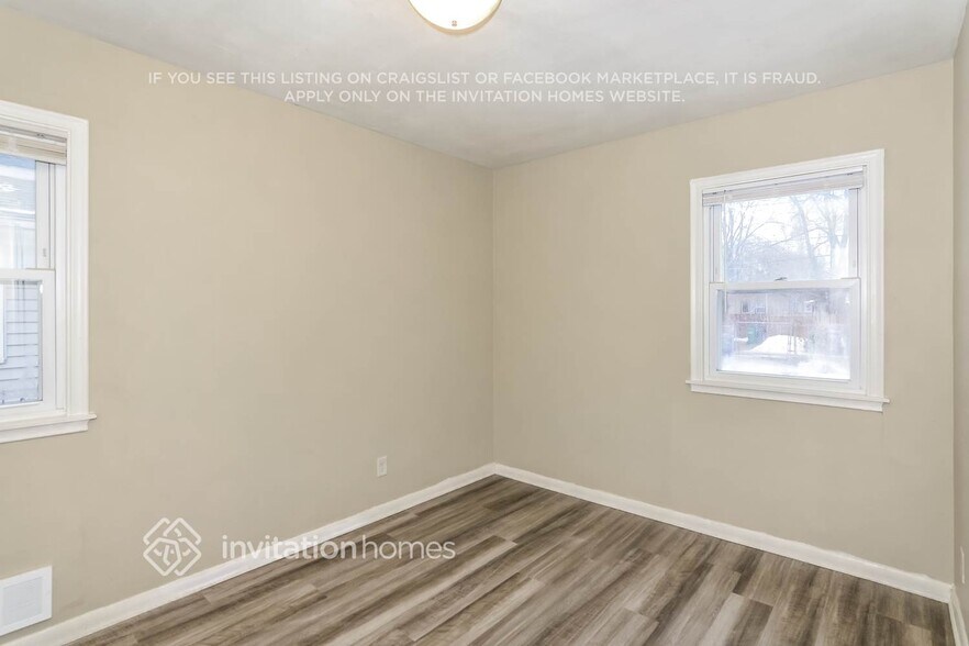 Building Photo - 4016 5th Ave S