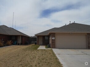 Building Photo - Beautiful duplex in Cooper School District!