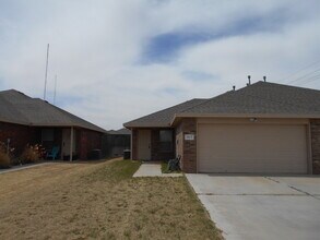 Building Photo - Beautiful duplex in Cooper School District!