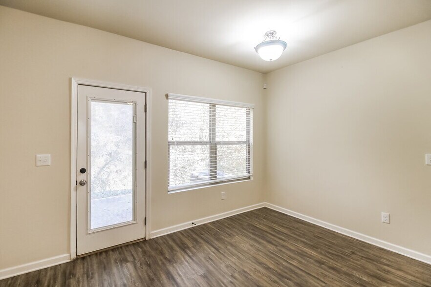 Building Photo - 340 Concord Terrace