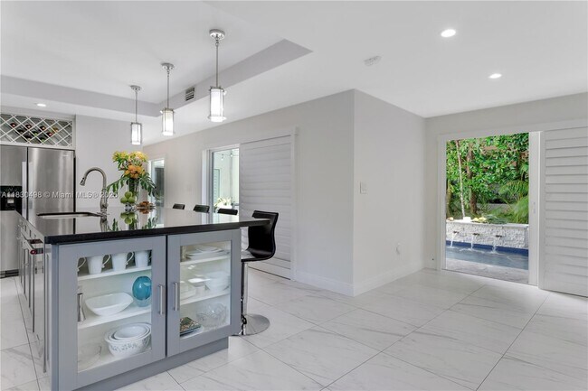 Building Photo - 4830 San Amaro Dr