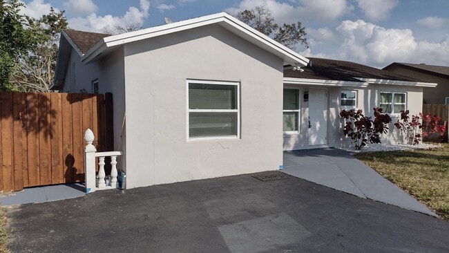 Building Photo - 22682 Family Cir