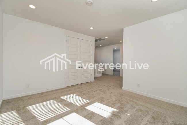 Building Photo - 10127 E Ulysses Ave