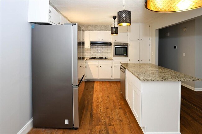 Building Photo - 667 Tara Cir SE