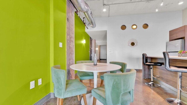 Building Photo - 500 S Ervay St