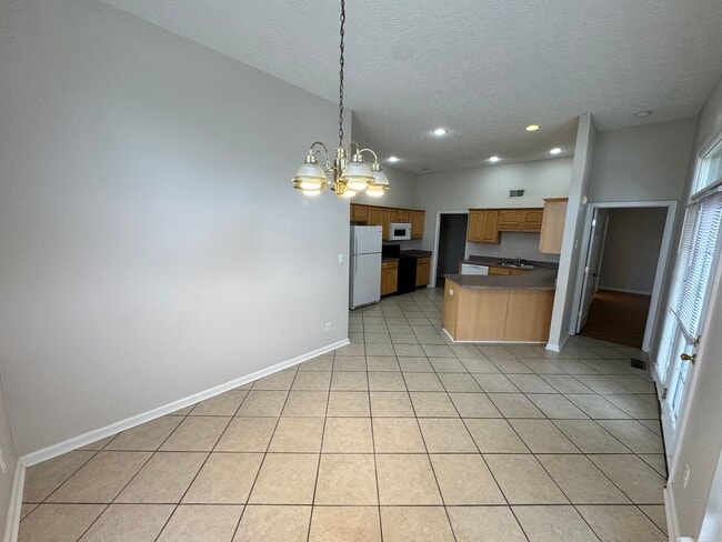 Building Photo - Comfortable 2-Bed, 2-Bath Home