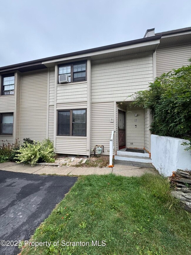 Primary Photo - 17 Hunts Ct
